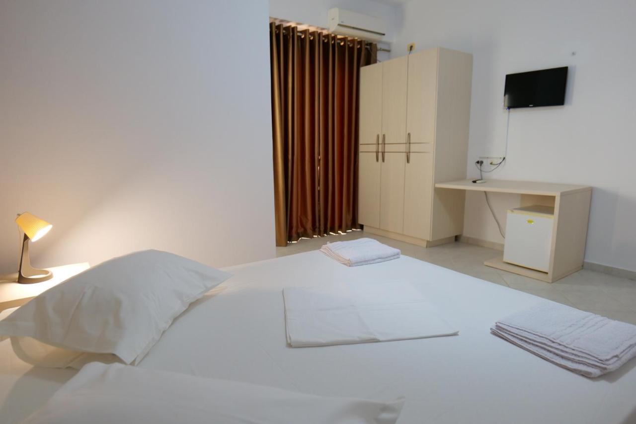 Saranda Inn Rooms & Apartments Ngoại thất bức ảnh